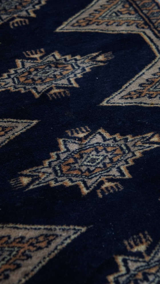 Image 1 of Loper/ vloerkleed in oosterse stijl in voornamelijk blauw tinten 148x40cm