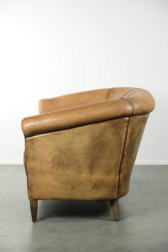 Image 1 of Karaktervolle schapenleren 2 zits bank met een mooie vintage look