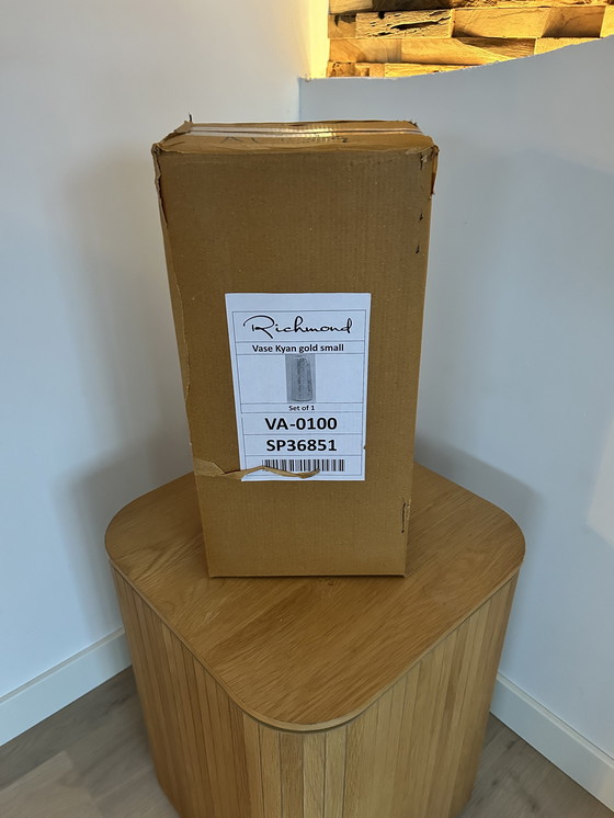 Image 1 of Richmond Kyan vase – gold – 36.5 cm – luxury design object