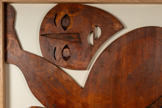 Image 1 of Bas-reliëf met de tekst "Denk buiten de gebaande paden!" in gepatineerd hout. Hedendaags.