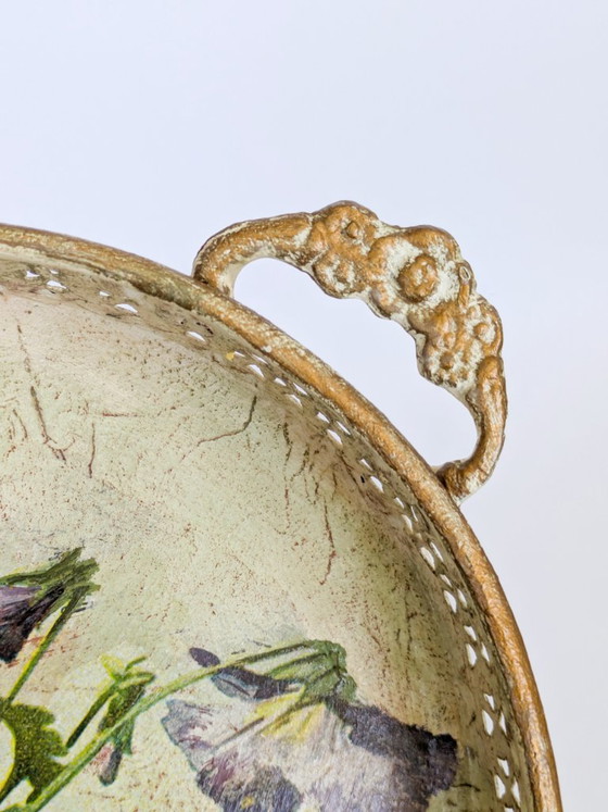 Vassoio ovale in metallo con decorazione decoupage di viole del pensiero viola e gialle – Oggetti decorativi (photo 8 of 14)