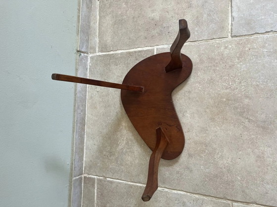 Small tripod side table in bean shape – 1950s/60s style – Wood, Mid Century Modern (photo 11 of 12)