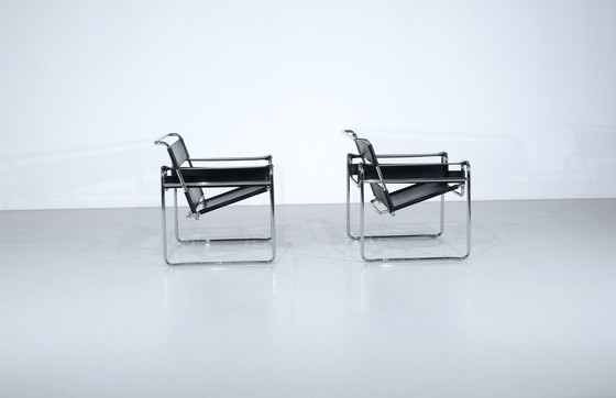 Image 1 of Pair of Wassily armchairs by Marcel Breuer for Knoll International - 1990s