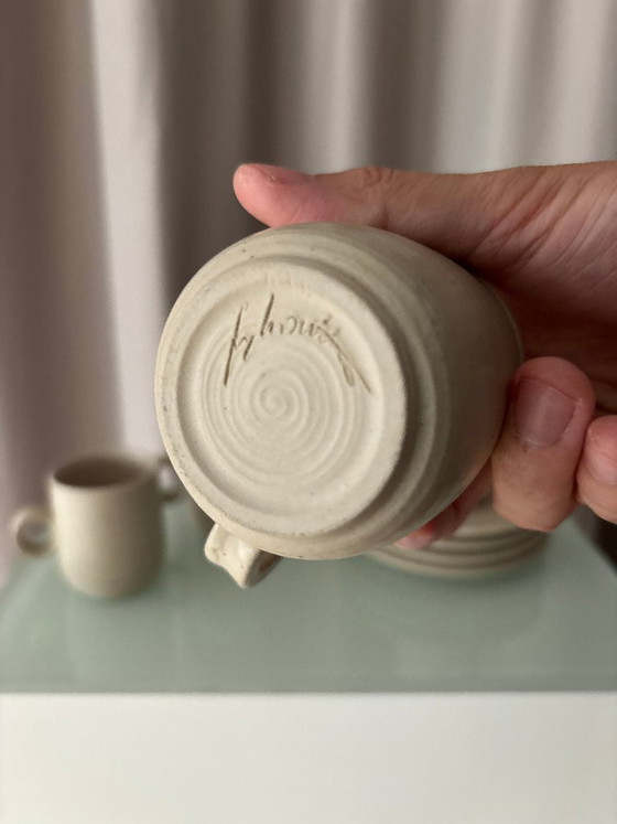 Tazze e piattini in ceramica fatti a mano, set da quattro, Stoviglie, Beige, Organic Modern (foto 2 di 11)