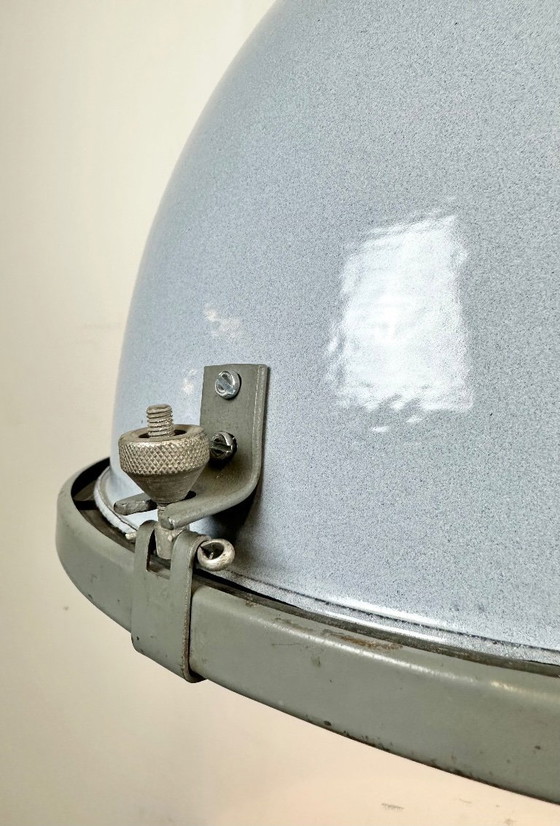 Image 1 of Lampada a sospensione industriale in smalto grigio Bauhaus con copertura in vetro, anni '50