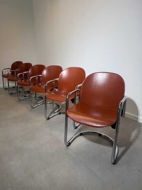 *Juego de 6 sillas “Dialogo Dessau” de Tobia & Afra Scarpa para C&B Italia – Piel color coñac, estilo Bauhaus (photo 4 of 10)