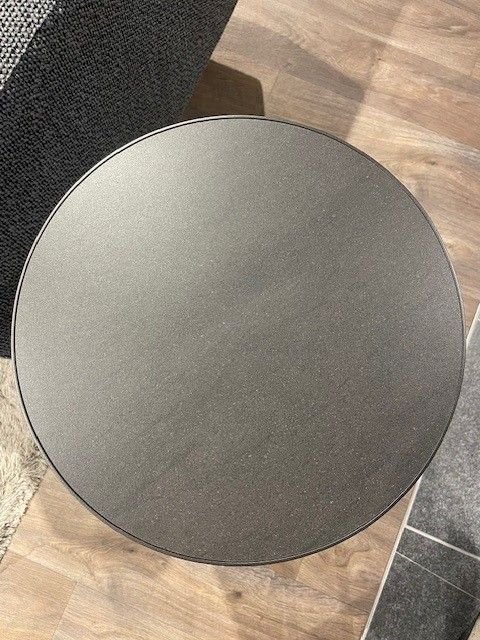 Leolux Prismo side table