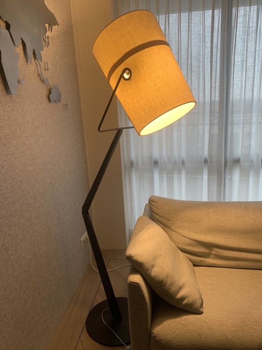 Originele Foscarini  Led Vloerlamp, Designed By Diesel. In Goede Staat. Zwart Frame Met Crèmekleurige Kap. Voet Heeft Krasjes En