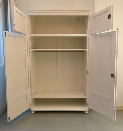 Conjunto de dos armarios grandes Old Basics y cómoda a juego – Madera maciza blanca