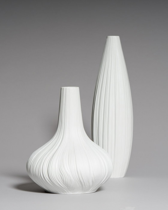 Image 1 of Martin Freyer für Rosenthal Studio-Line: Skulpturale weiße "Plissée"-Porzellanvasen, Deutschland, 1968 - Satz von zwei