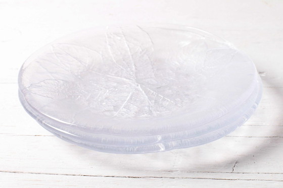 Image 1 of Set van 3 vintage Kosta Boda glazen dessertbordjes / Scandinavisch bladmotief / 1975