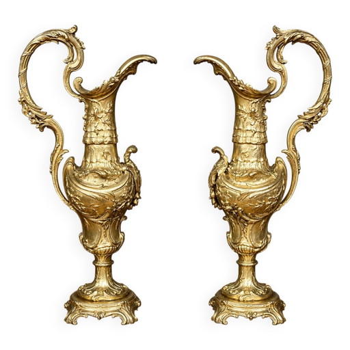 Pair of decorative vases. Solid gold metal.