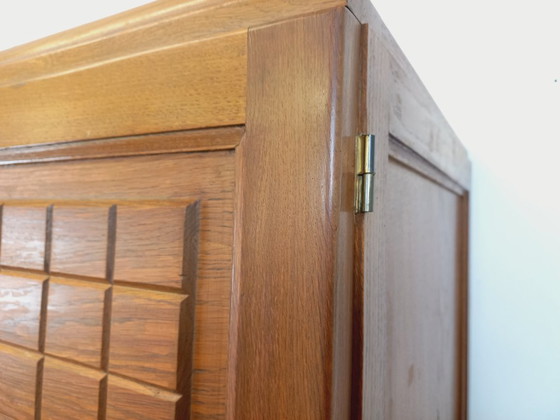 Image 1 of Armoire vintage style Art déco en bois de chêne massif des années 50
