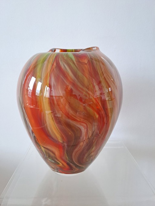 Vase aus farbigem Glas