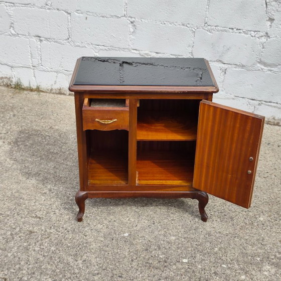 Antieke Franse art-deco console met marqueterie, houten kast met glazen blad, jaren 30 – Ladekasten, Glass (photo 14 of 21)