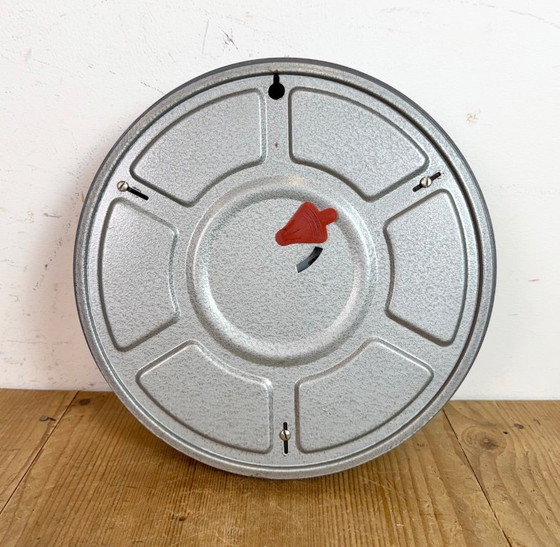 Image 1 of Vintage grijze Indiase mechanische wandklok van HES, jaren 1960.