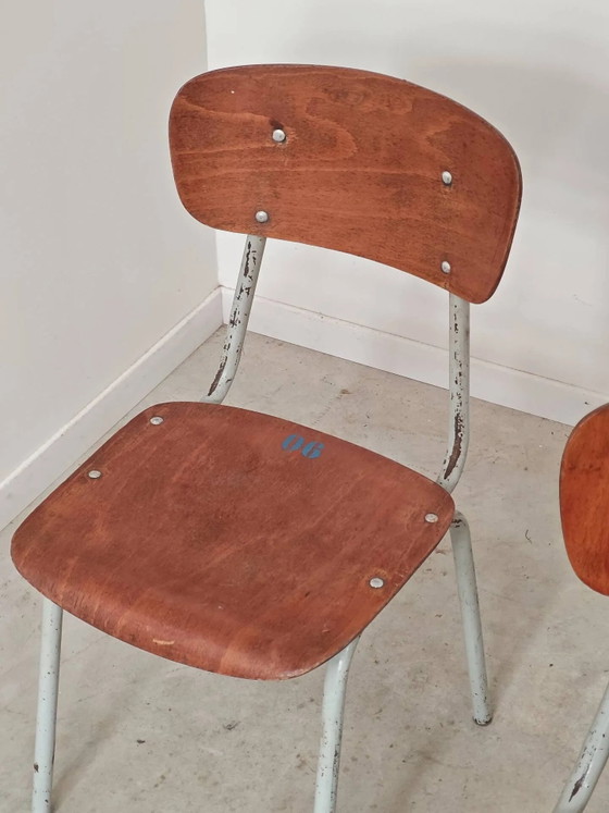 Set of 3 Czech school chairs in metal and wood. – Dining chairs, Industrieel (photo 4 of 11)