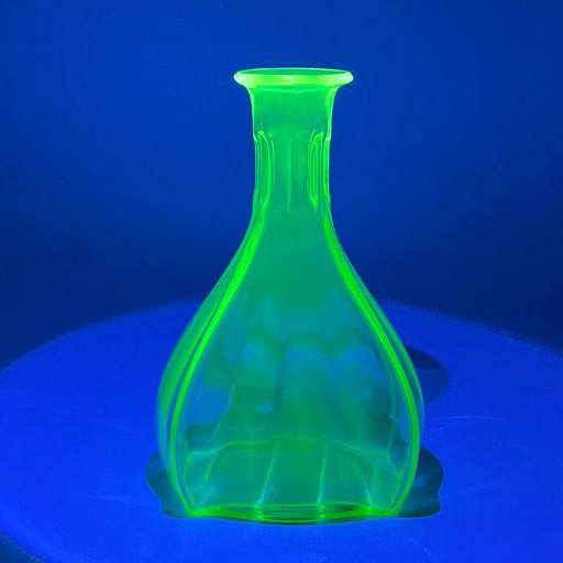 Jarra / Decantador de Vidrio de Uranio Vintage 0,5 l – Vidrio Verde Activo UV