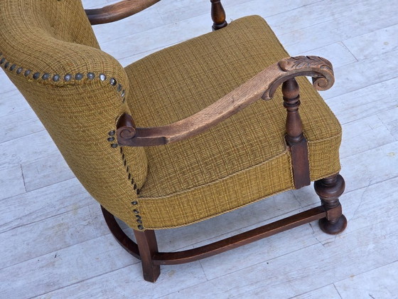 Image 1 of Deense fauteuil uit de jaren 60, originele groene meubelwol, gesneden eikenhout