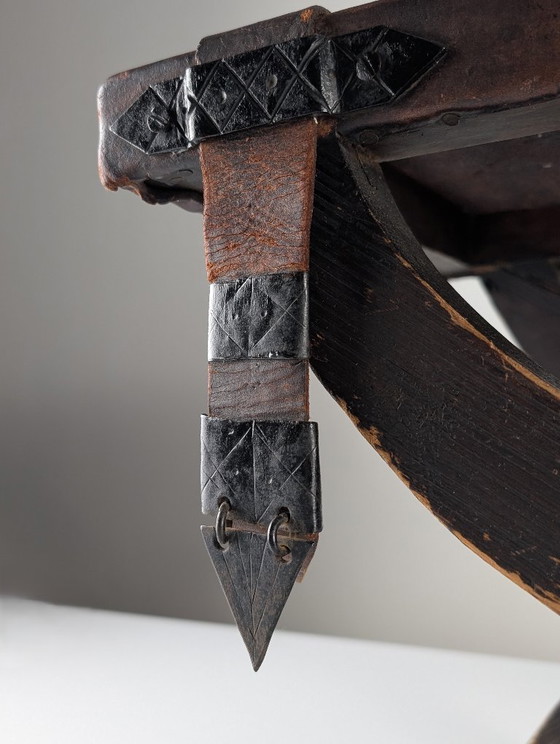 Image 1 of Sgabello curule coloniale spagnolo in pelle e ferro battuto, Messico, anni '40