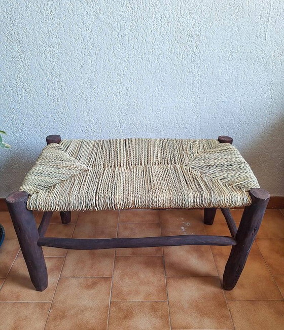 Panca marocchina in legno scuro con seduta in foglia di palma intrecciata – Panche (photo 8 of 8)