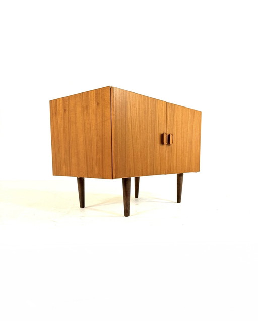 Armario de pared danés vintage de teca de los años 60