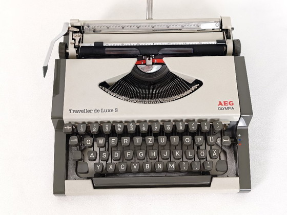 Image 1 of Machine à écrire AEG Olympia Traveller de Luxe S