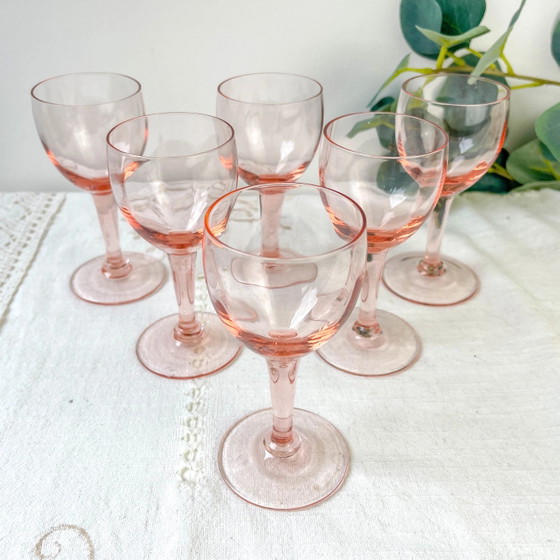 6 Vintage Facetgeslepen Roze Glazen Rode Wijnglazen – Jaren 50 – Franse Elegantie – Glazen & Karaffen, Glass (photo 5 of 6)