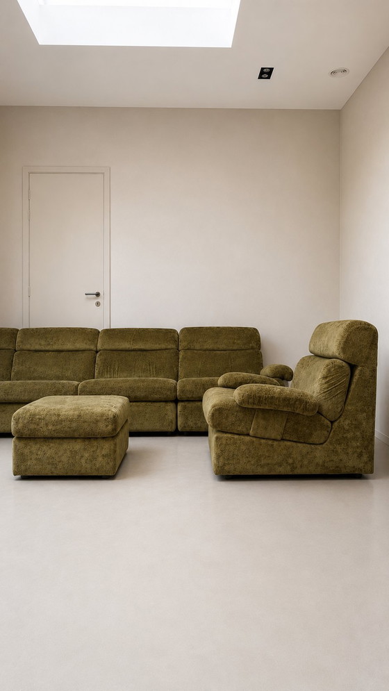 Image 1 of Vintage modulaire groene velours bankstel met
bijpassende fauteuil & poef