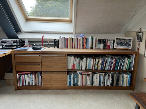 Bureaux avec bibliothèque