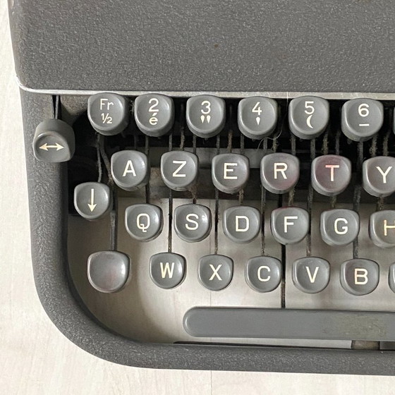 Image 1 of Máquina de escribir Japy antigua de los años 70