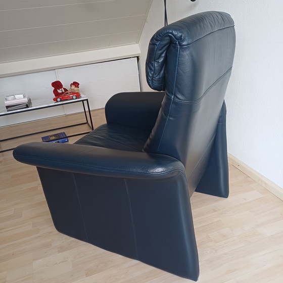 Image 1 of 1 fauteuil avec repose-pieds.