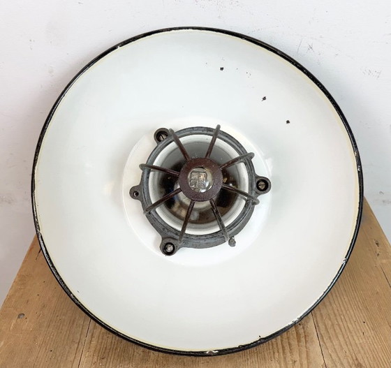 Image 1 of Industrielle Käfig-Hängelampe aus schwarzem Emaille und Gusseisen, 1960er