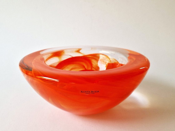 Image 1 of Kosta Boda - Grote maat oranje "Atoll" schaal van Anna Ehrner - 1943gram