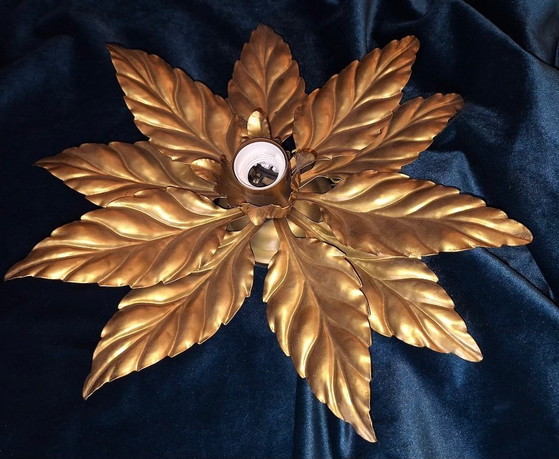 Image 1 of Plafonnier florentin plaqué or, style milieu du XXe siècle, par Hans Kögl, années 1960