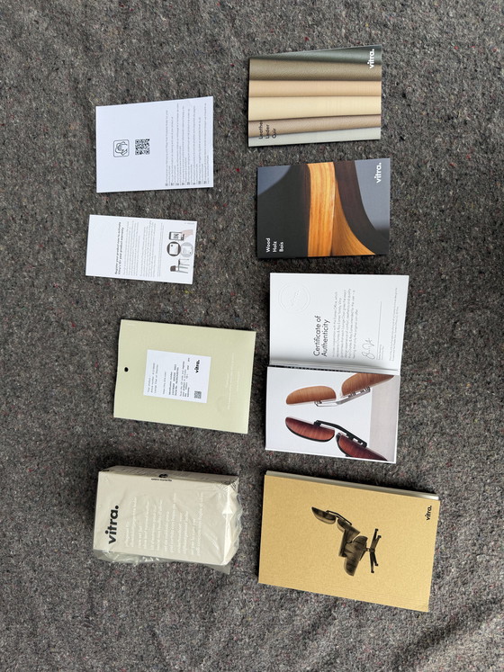 Image 1 of Poltrona lounge Vitra Eames XL + poggiapiedi, in pregiata pelle nera e palissandro Santos. NUOVA!!