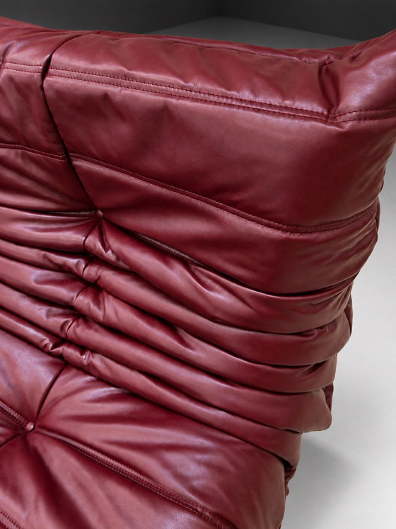 Togo Divani 2 posti Ligne Roset in pelle rosso bordeaux di Stolz (foto 7 di 11)