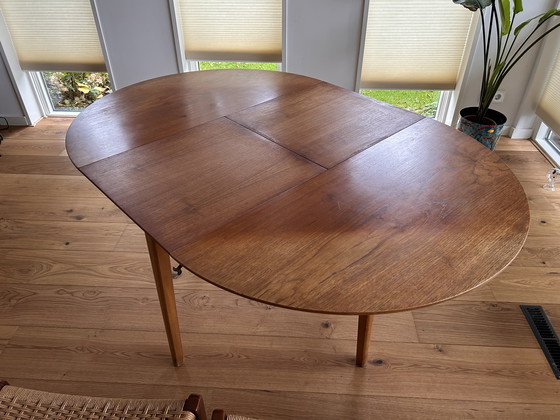 Image 1 of Scandinavische eetstoelen en eettafel van het merk  Niels O Mōller
