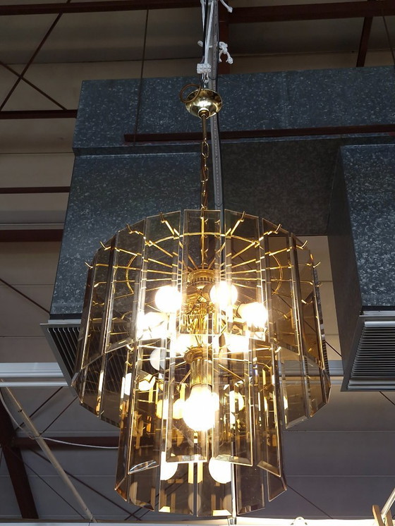 Image 1 of Lustre XL vintage en laiton et verre fumé des années 70