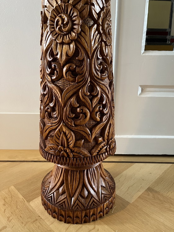 Image 1 of Vaso in legno intagliato a mano d'epoca