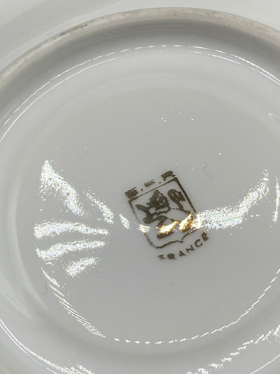 4 tasses et soucoupes à café en porcelaine de Limoges – Petites fleurs et dorures – Objets déco (photo 4 of 4)