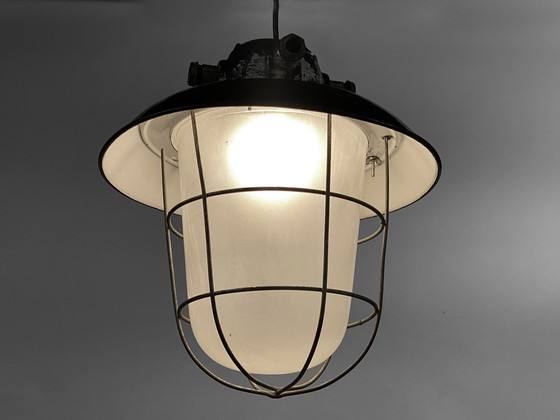 Image 1 of Grande lampe suspendue industrielle. Suède 1950S