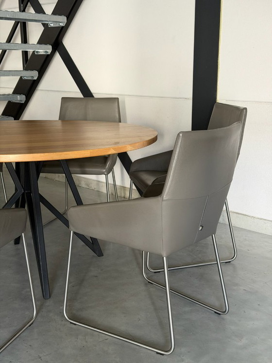 Studio Henk Butterfly table à manger ronde - chêne 140 cm – Tables basses, polished steel, Bois (photo 2 of 6)