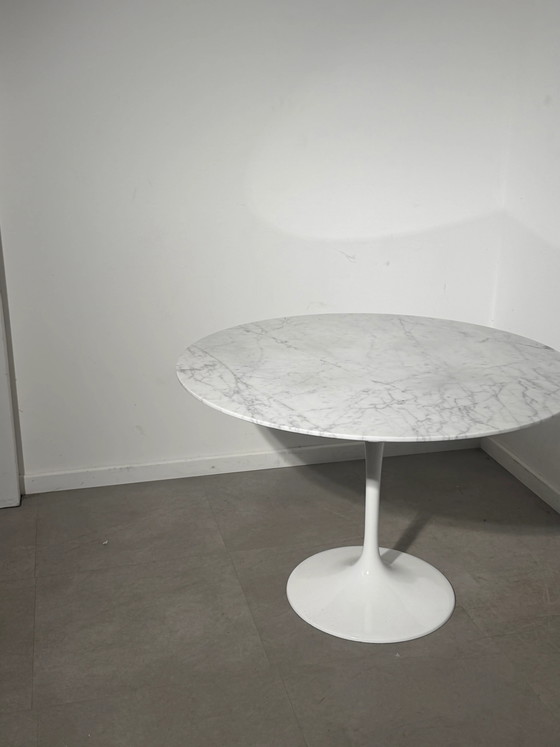 Table de salle à manger Tulip avec plateau en marbre blanc, Ø 110, Tables de salle à manger (photo 5 sur 9)