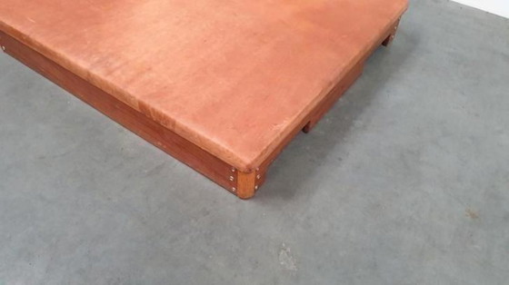 Image 1 of Tavolino vintage, mobiletto da palestra, scatola per ginnastica, imbracatura in pelle, teak anni '70