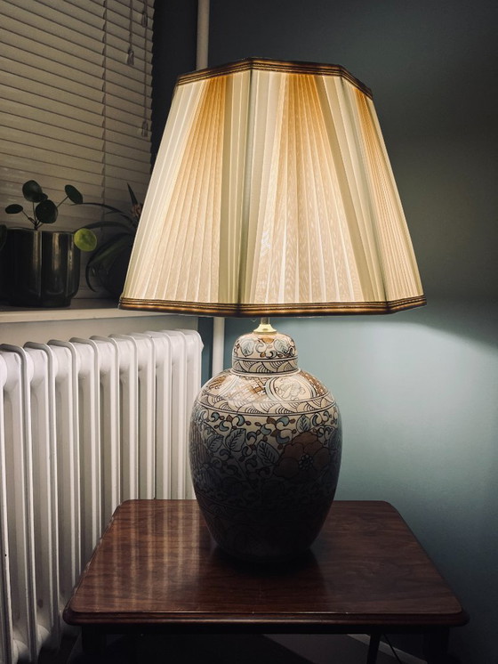 Image 1 of Vintage table lamp with beautiful shade