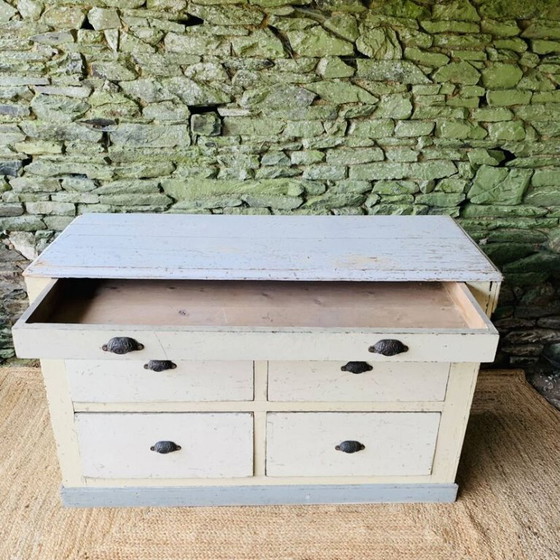 Image 1 of Dressoir / Ambachtelijk meubilair