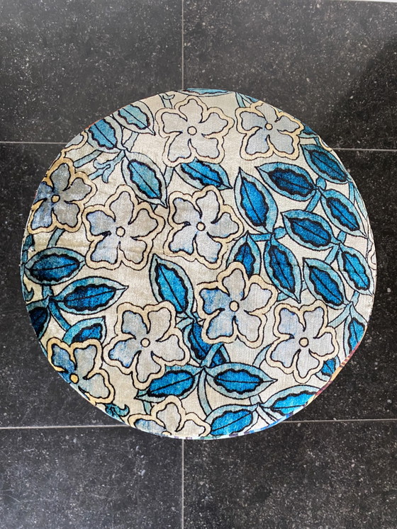Sgabello upcycled rivestito con tessuto di design – Sgabelli, Metallo, Tessile (photo 5 of 5)