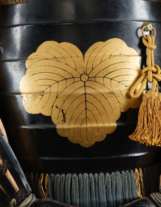 Image 1 of Samurai armour yoroi black lacquer with ivy leaf family crest