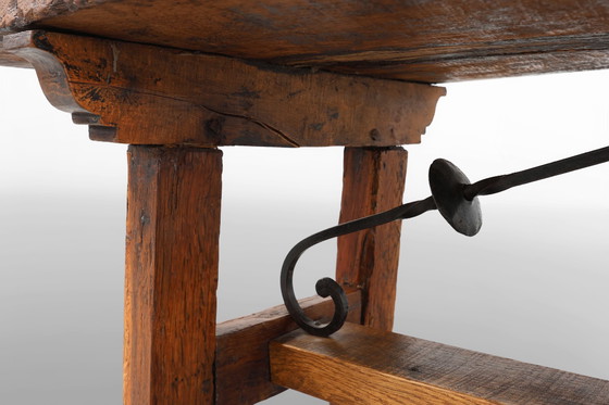 Image 1 of Tavolino brutalista spagnolo del XVII secolo in legno e ferro battuto